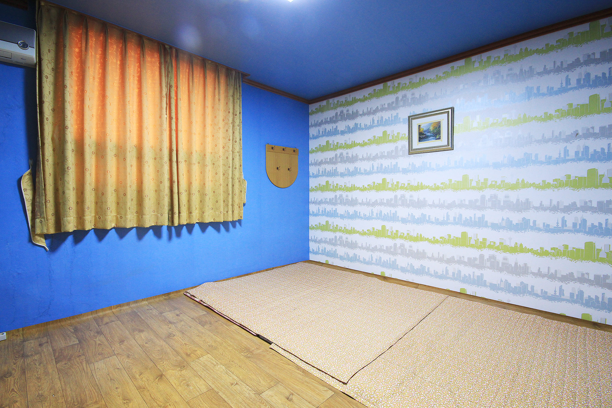 room detail thumbnail 0