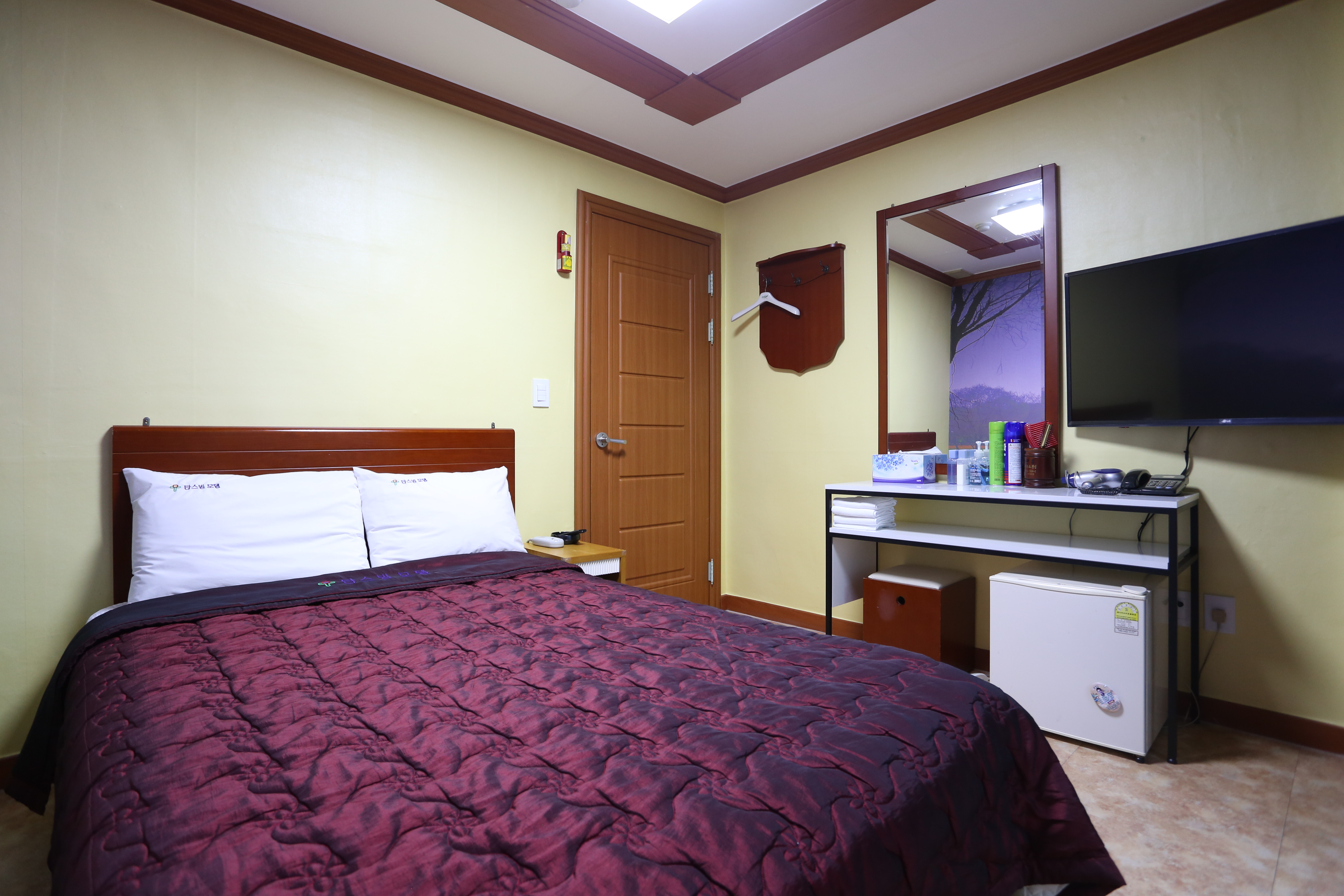 room detail thumbnail 2