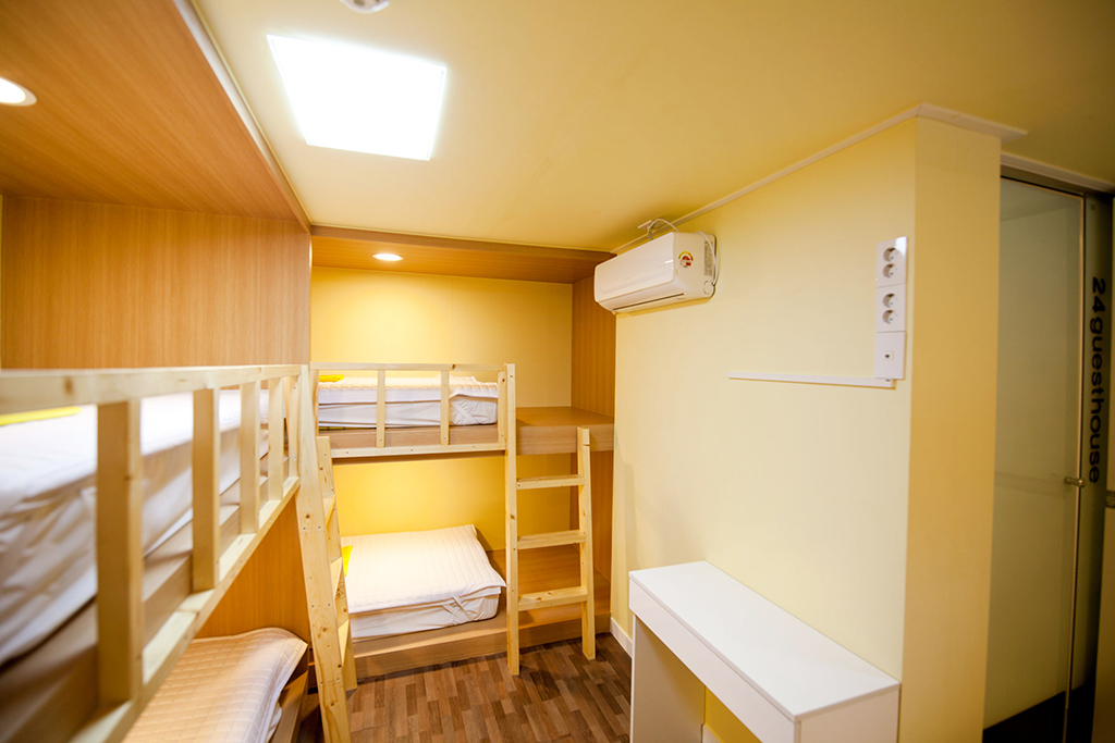 room detail thumbnail 1