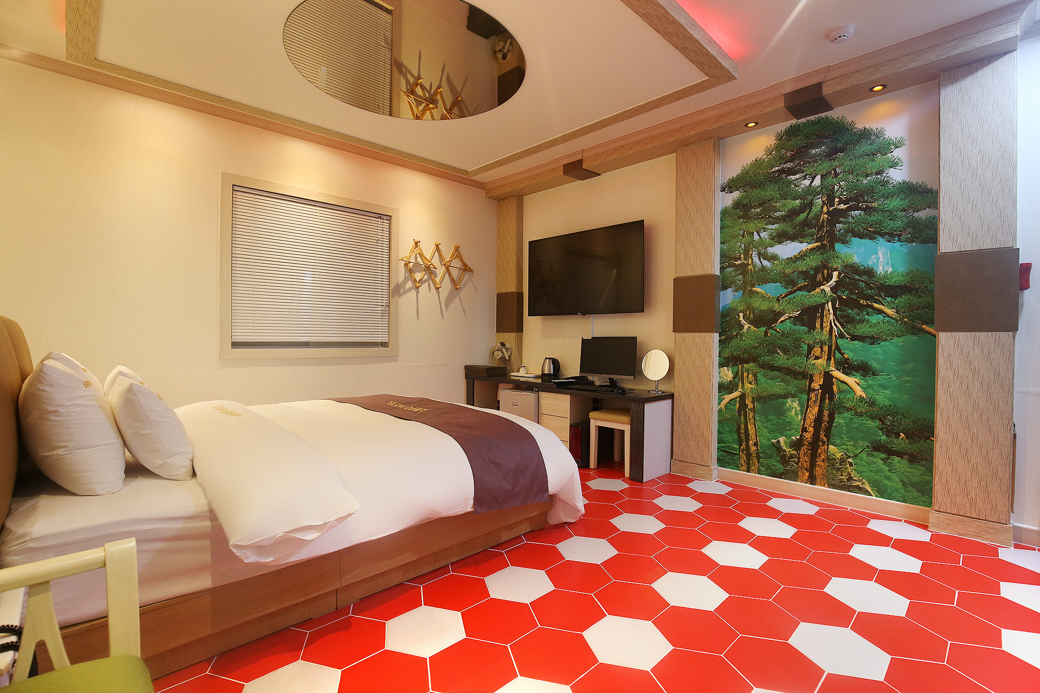 room detail thumbnail 2