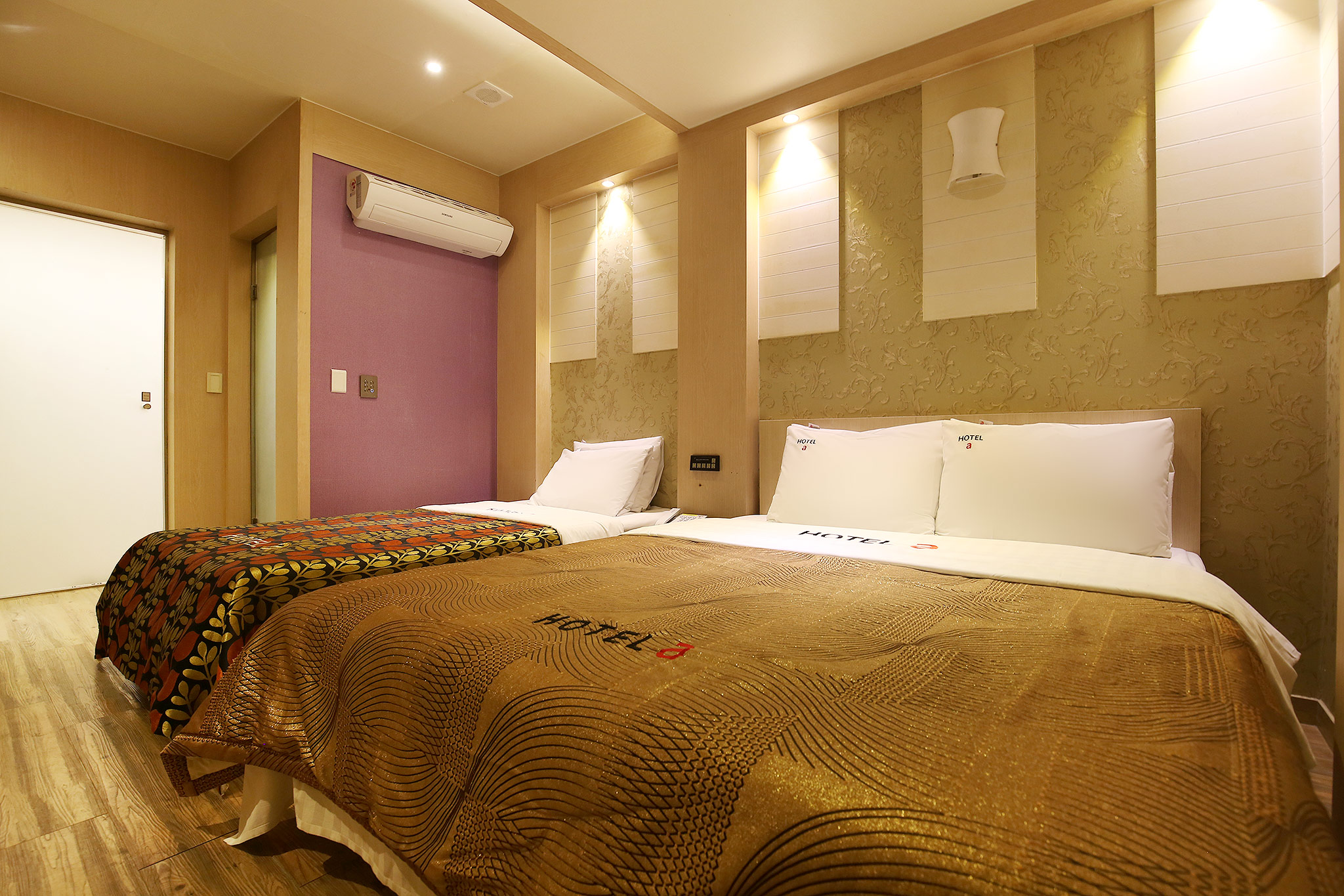 room detail thumbnail 1