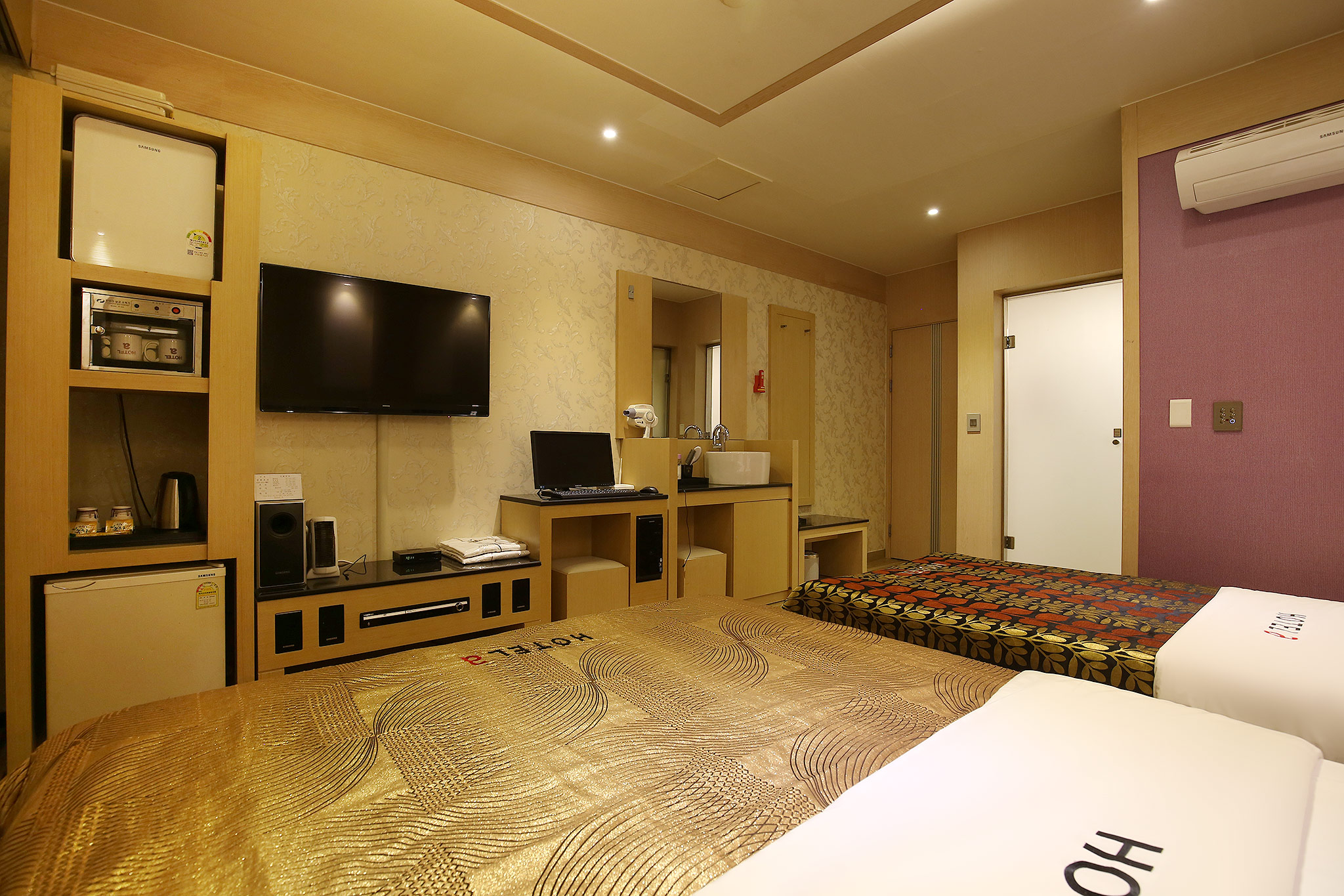 room detail thumbnail 2