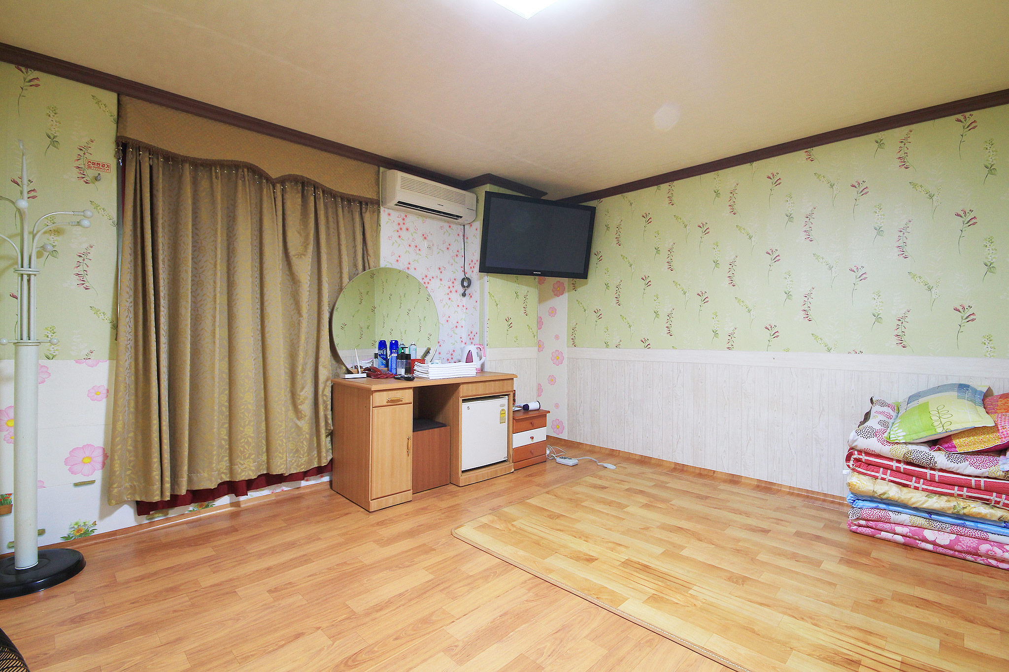 room detail thumbnail 0