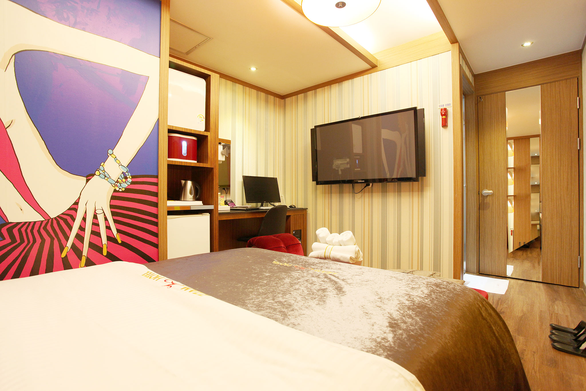 room detail thumbnail 1