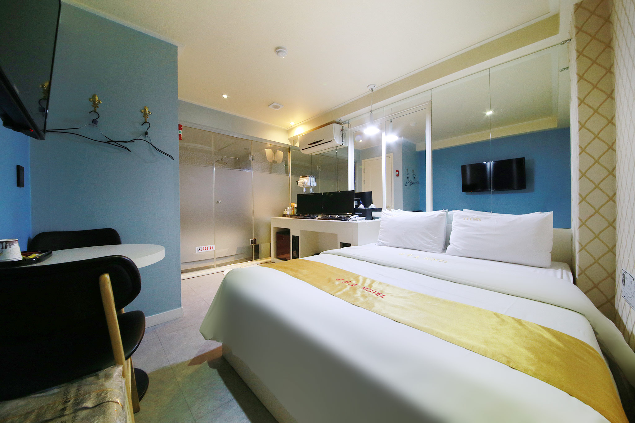 room detail thumbnail 0