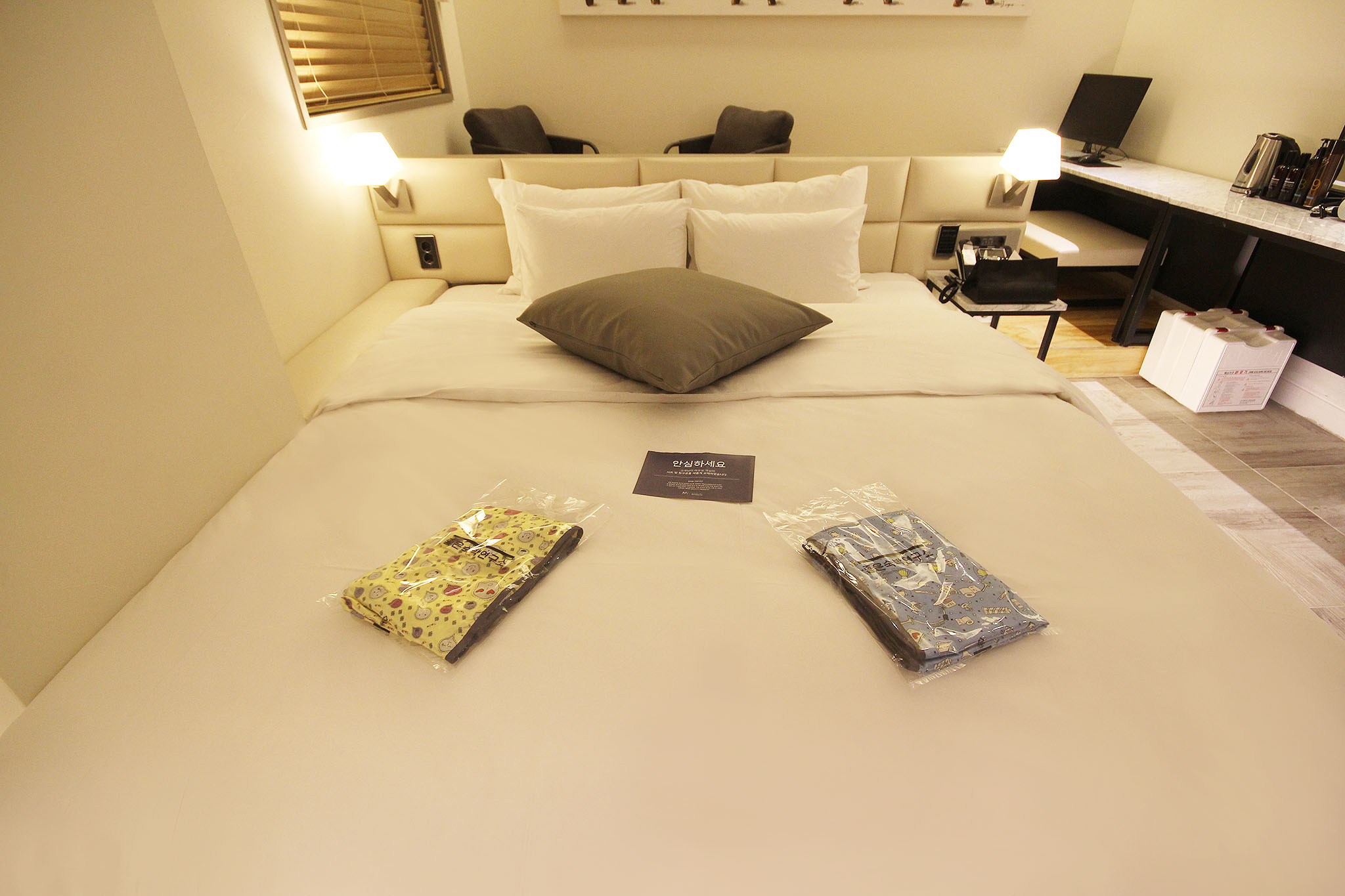 room detail thumbnail 2
