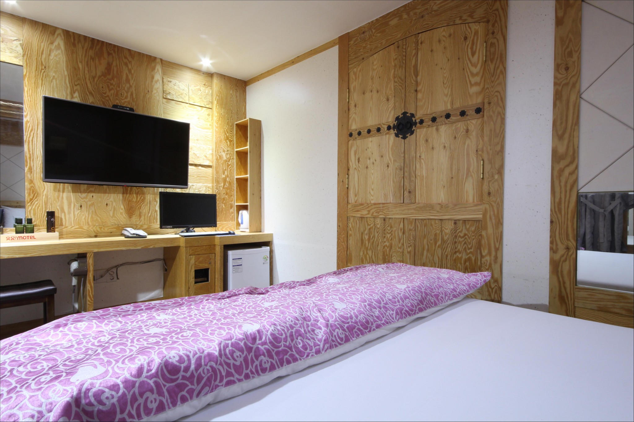 room detail thumbnail 2