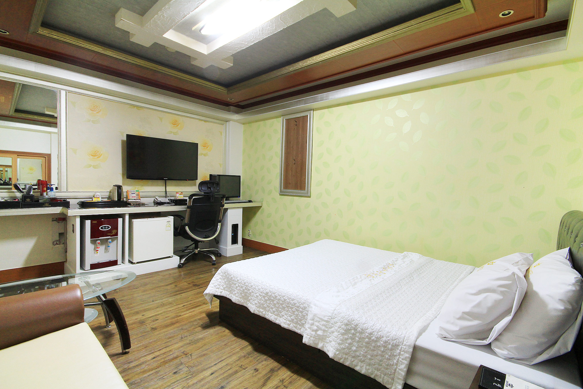 room detail thumbnail 1