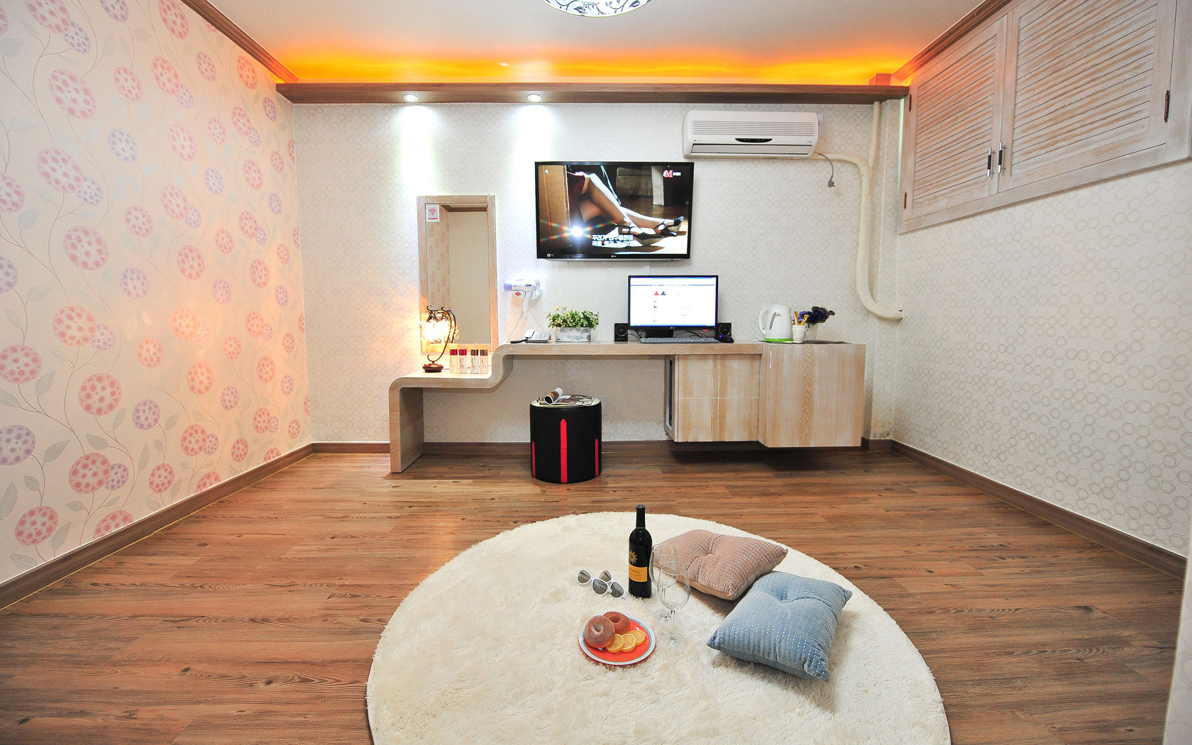 room detail thumbnail 2