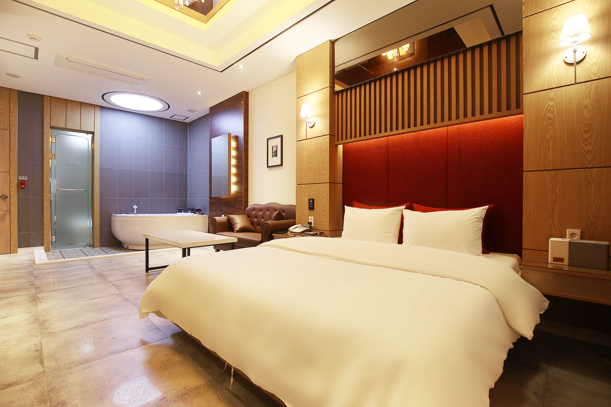 room detail thumbnail 2