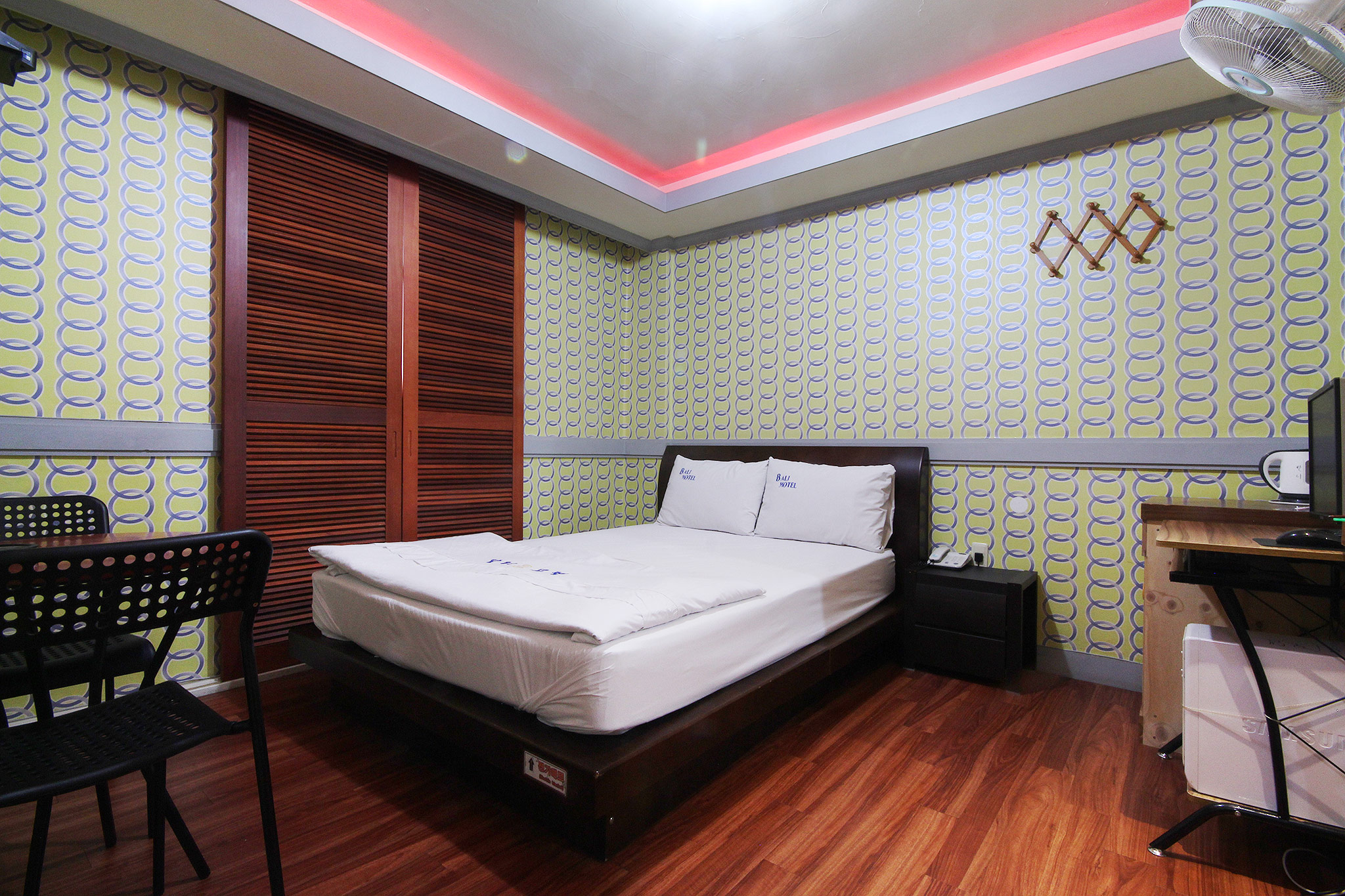 room detail thumbnail 2