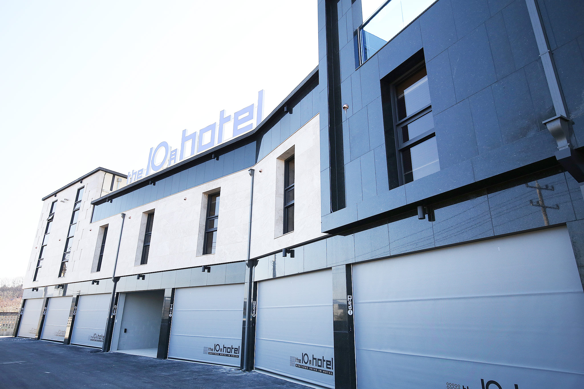 충주 더 10월(Drive in Hotel) 외관