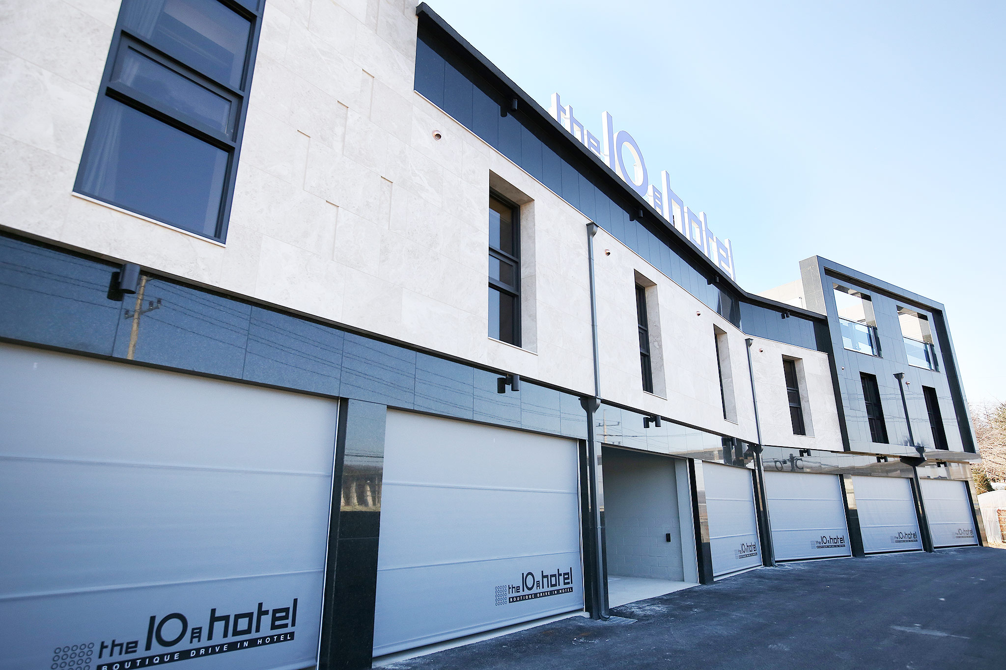 충주 더 10월(Drive in Hotel) 외관