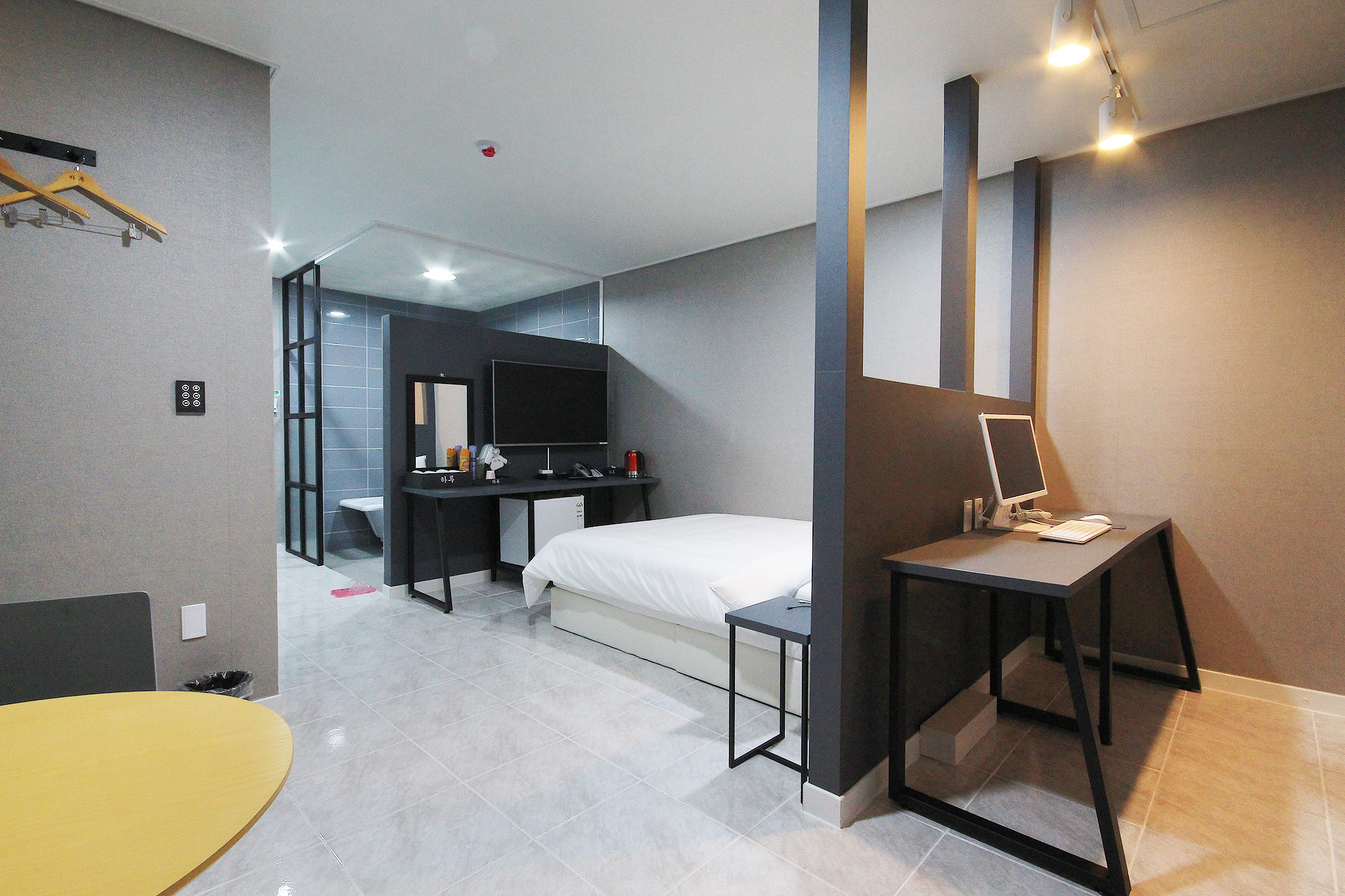 room detail thumbnail 0