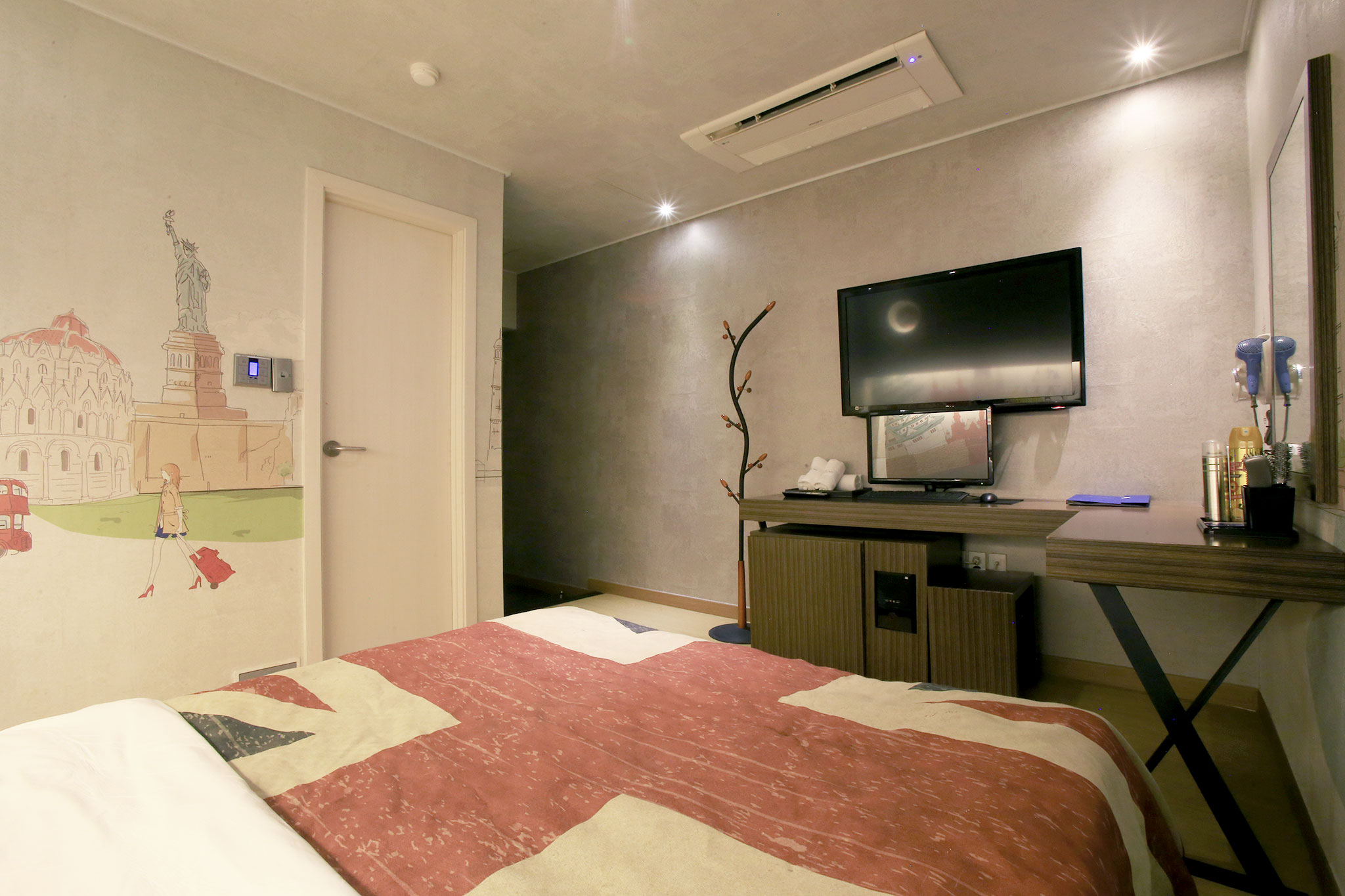 room detail thumbnail 2