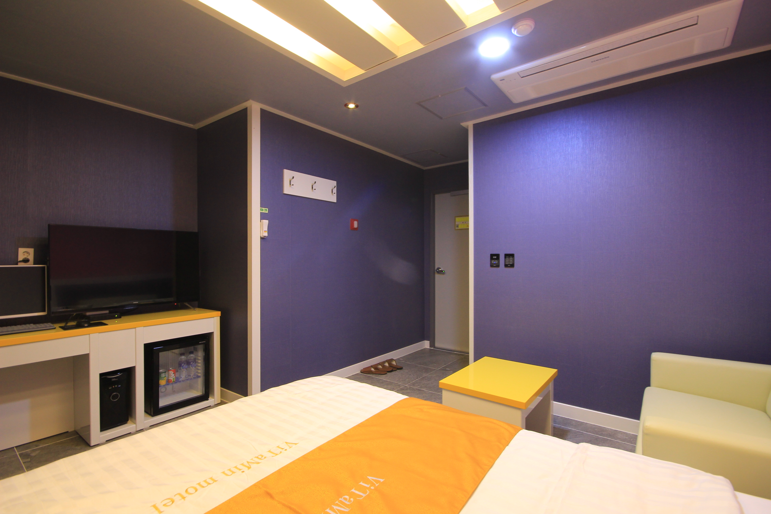 room detail thumbnail 1