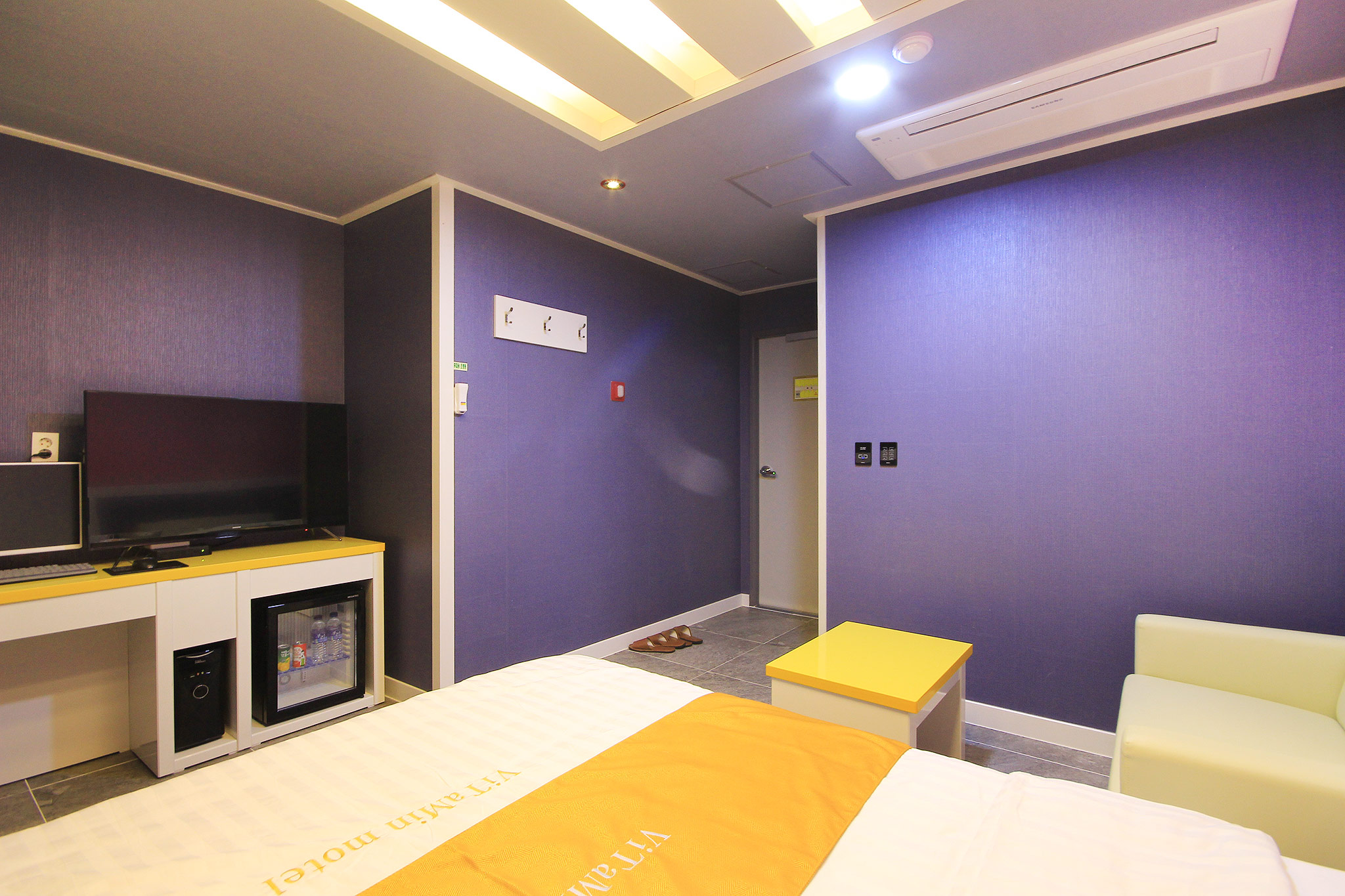 room detail thumbnail 2