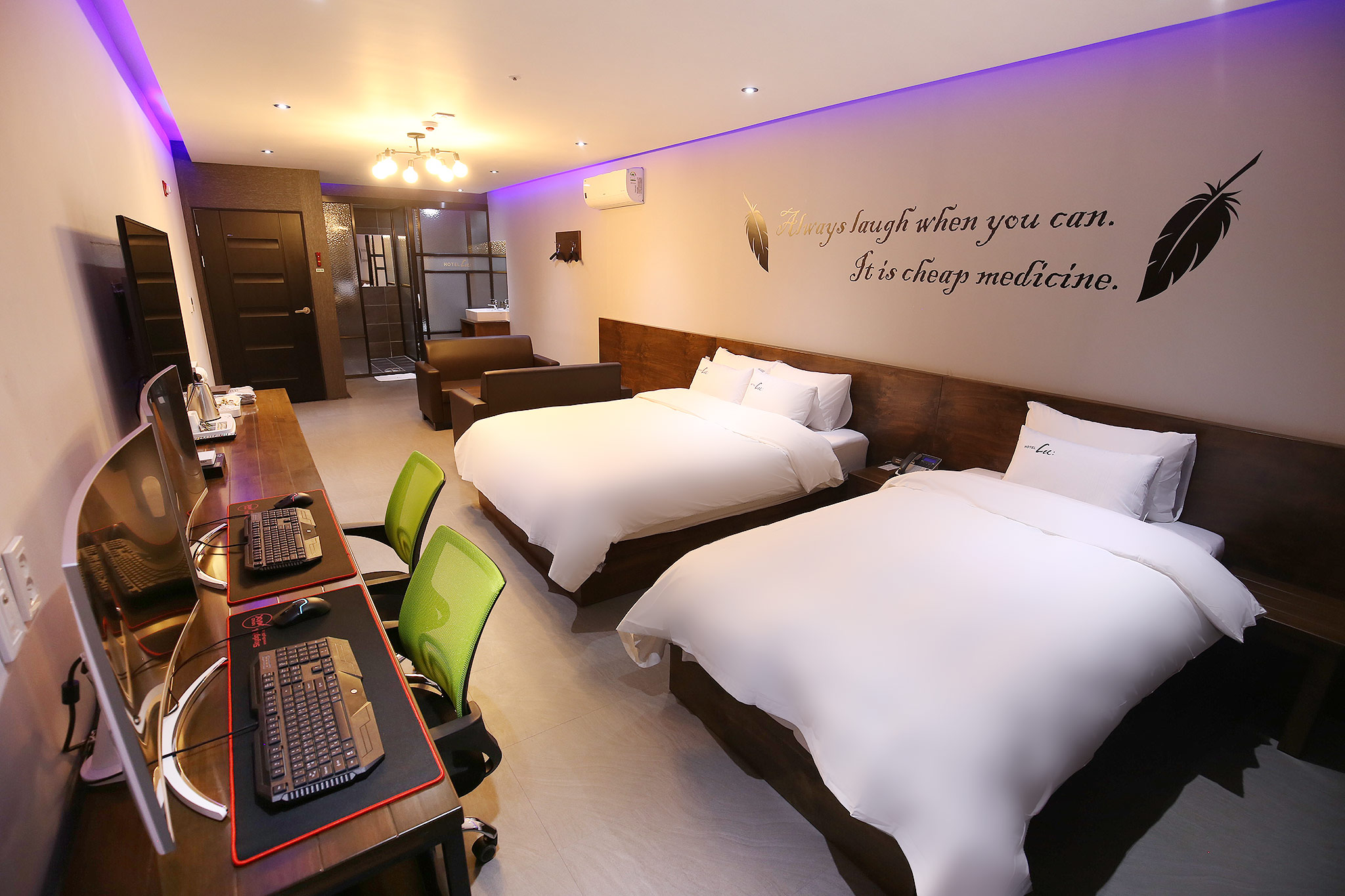 room detail thumbnail 2