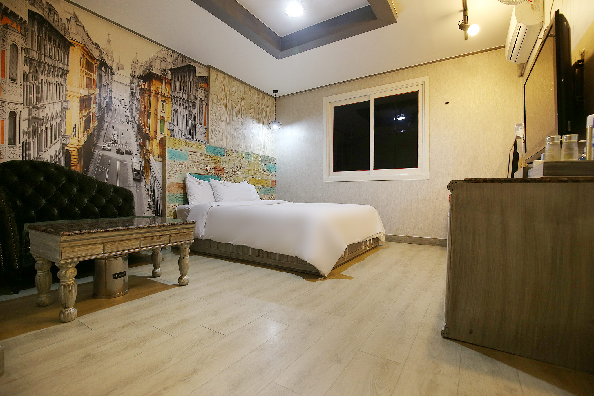 room detail thumbnail 0