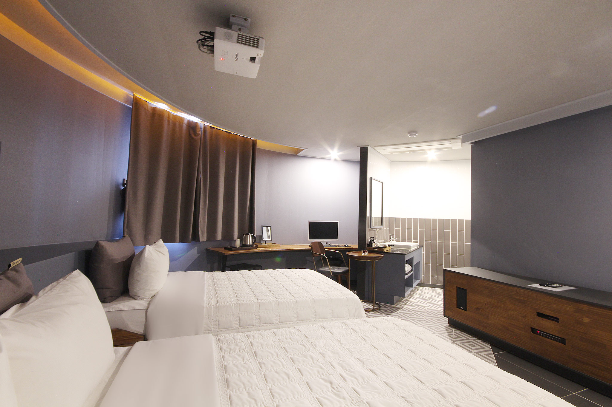 room detail thumbnail 1