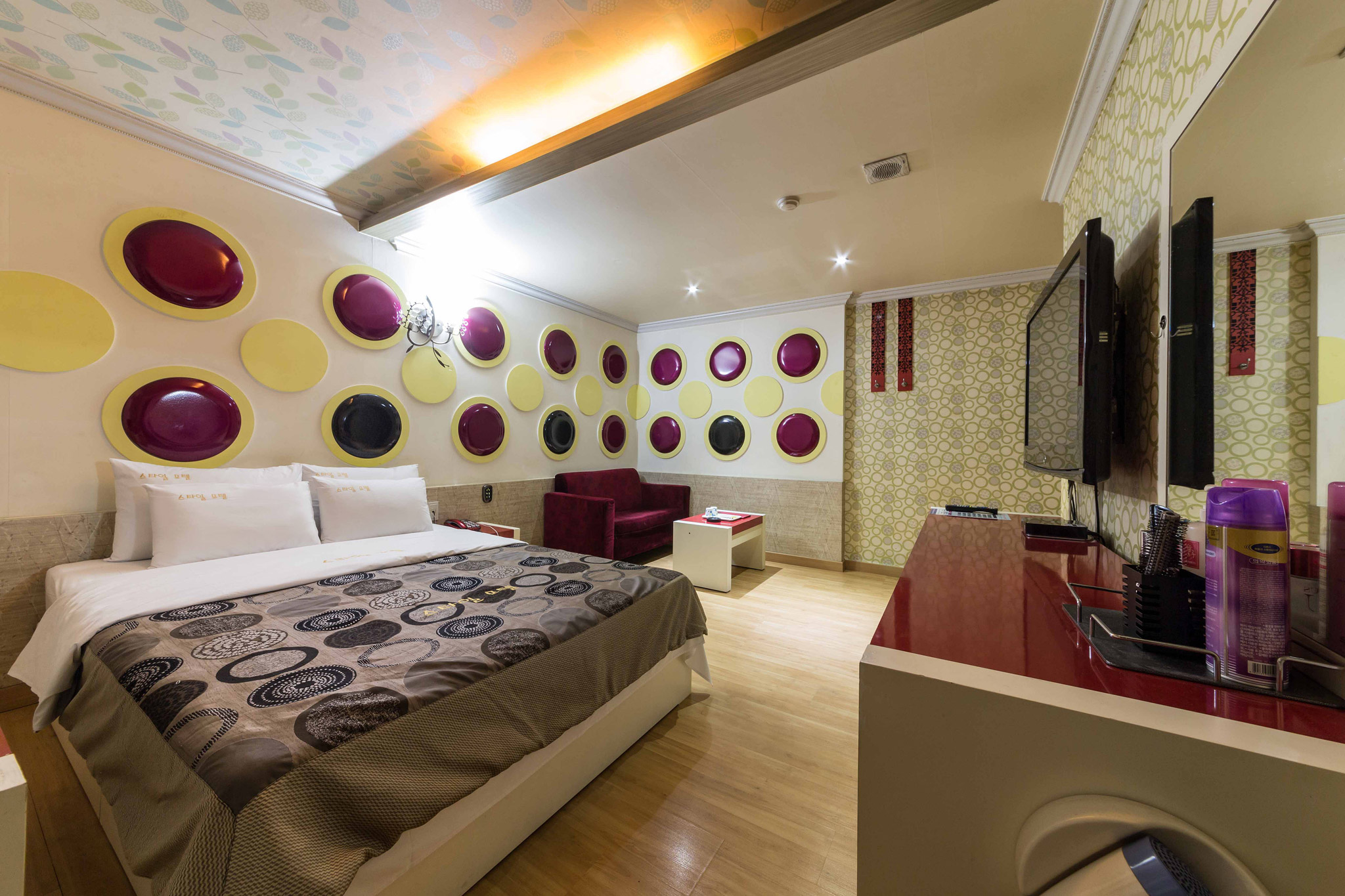 room detail thumbnail 1