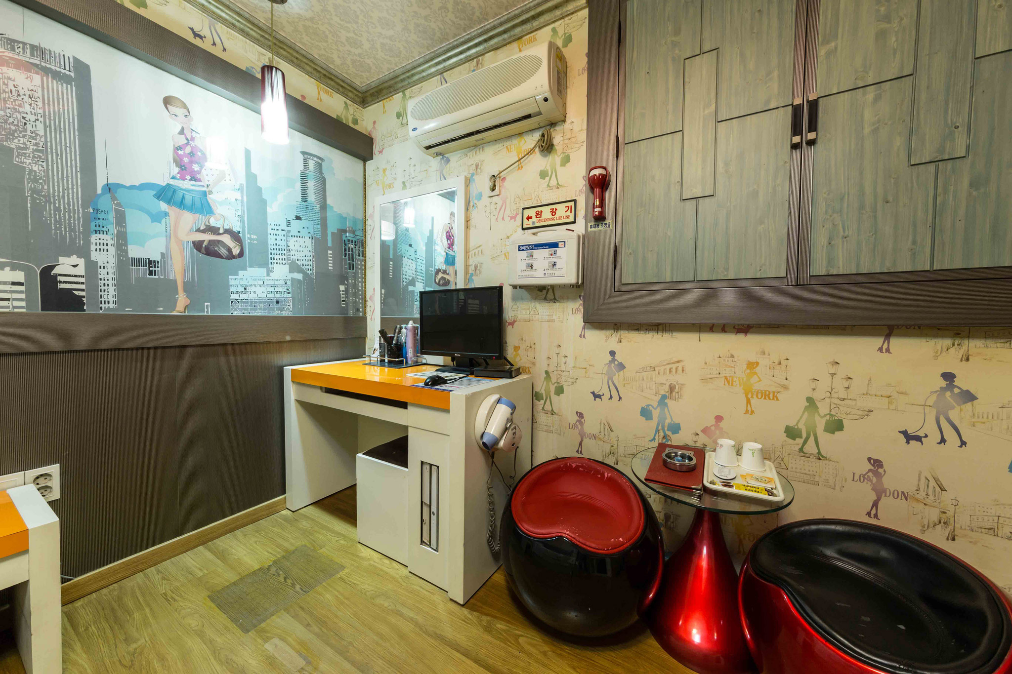 room detail thumbnail 1