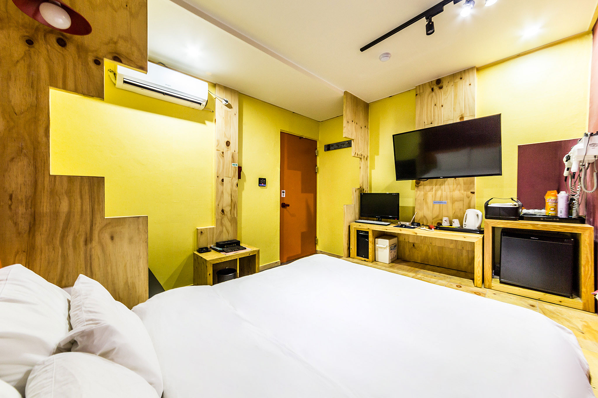 room detail thumbnail 2