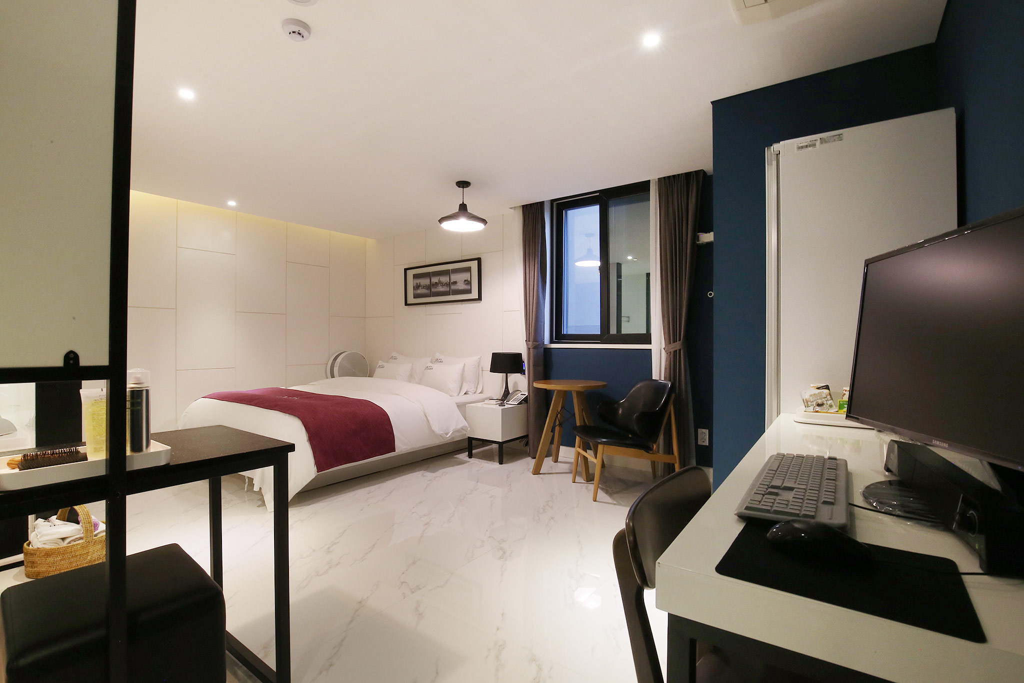 room detail thumbnail 1