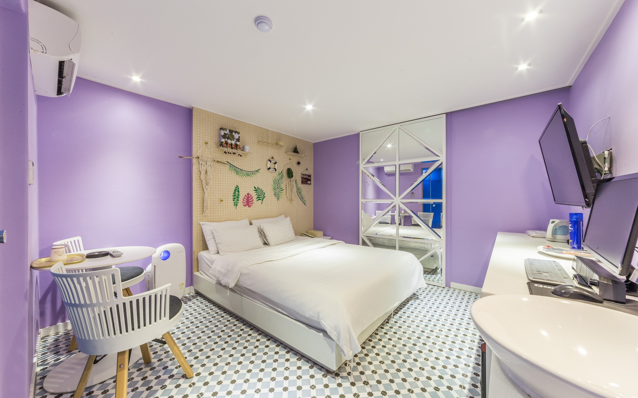 room detail thumbnail 0