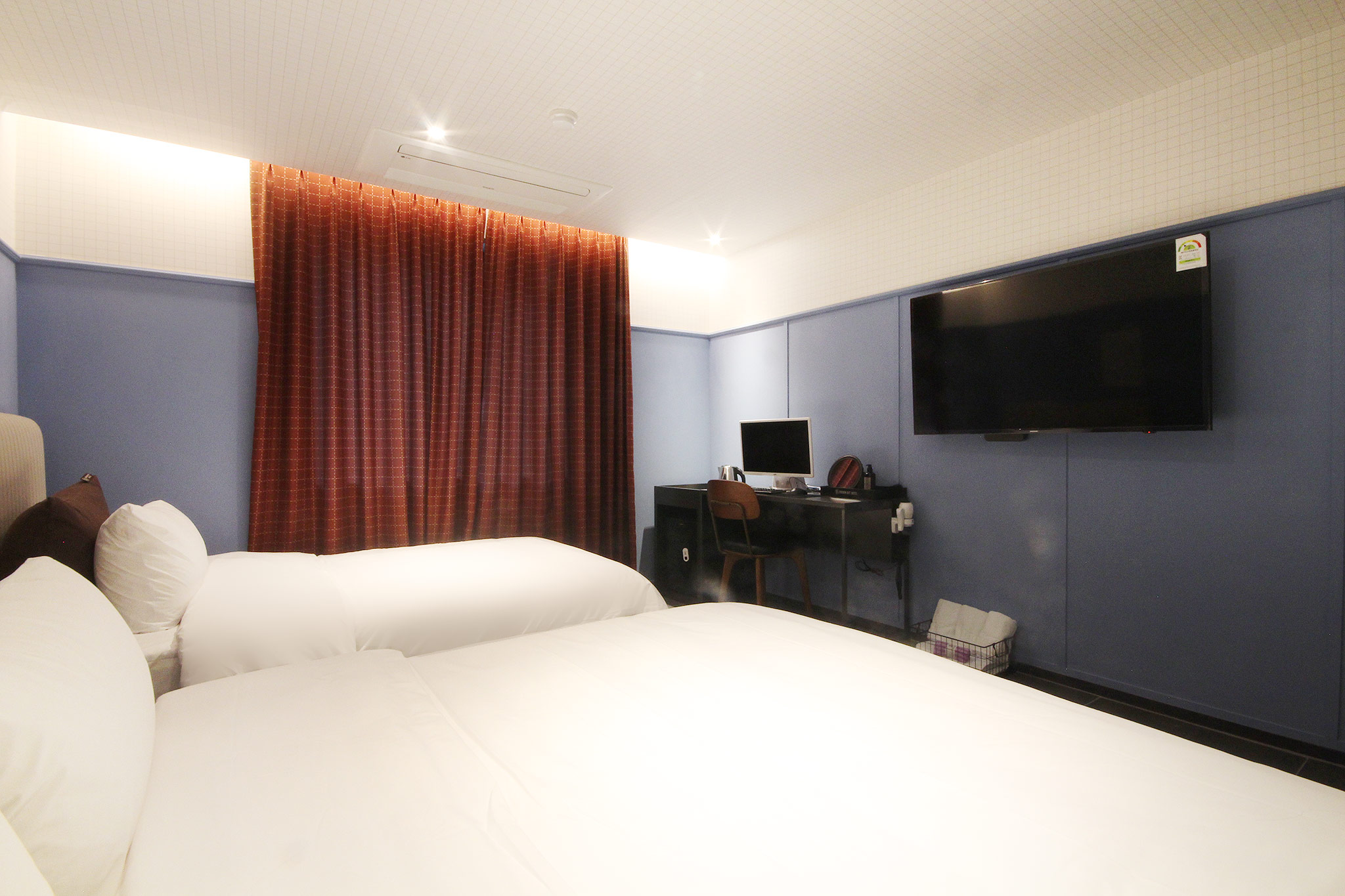 room detail thumbnail 1