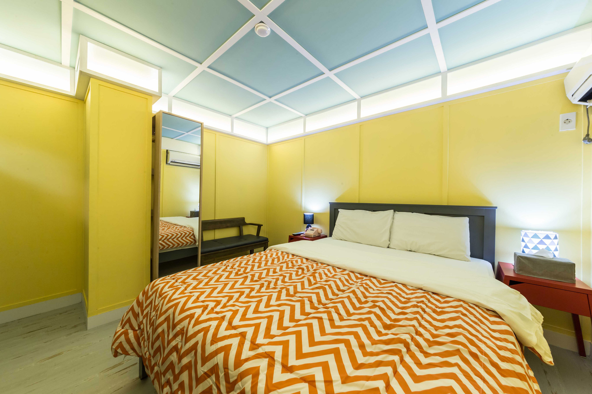 room detail thumbnail 1