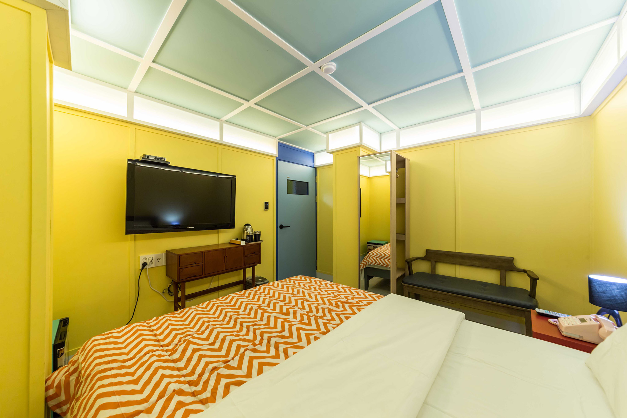 room detail thumbnail 2