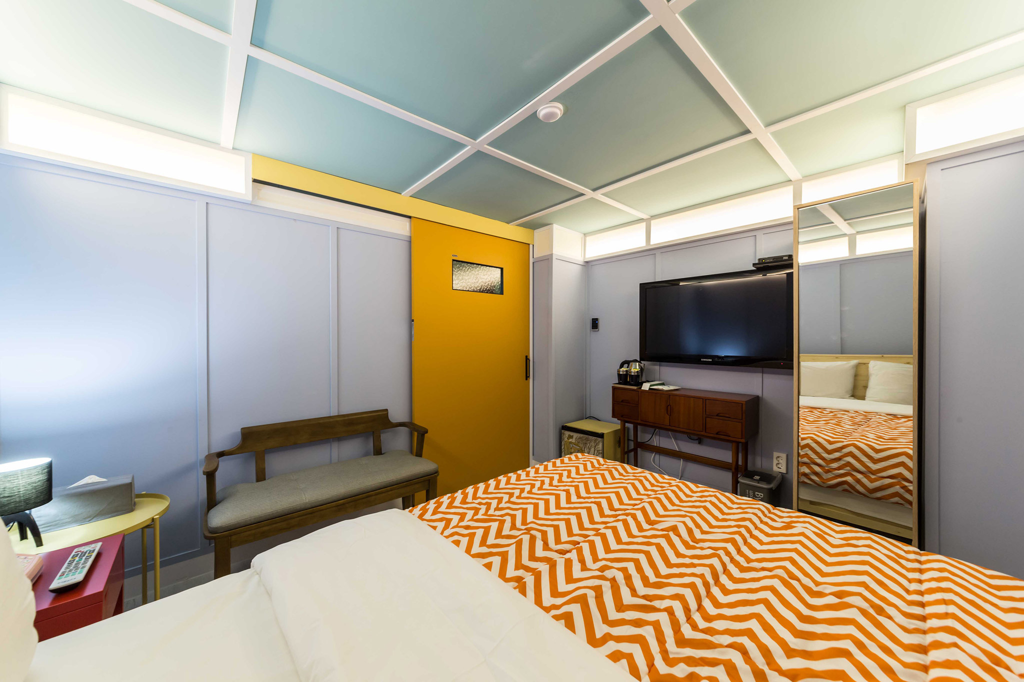 room detail thumbnail 2
