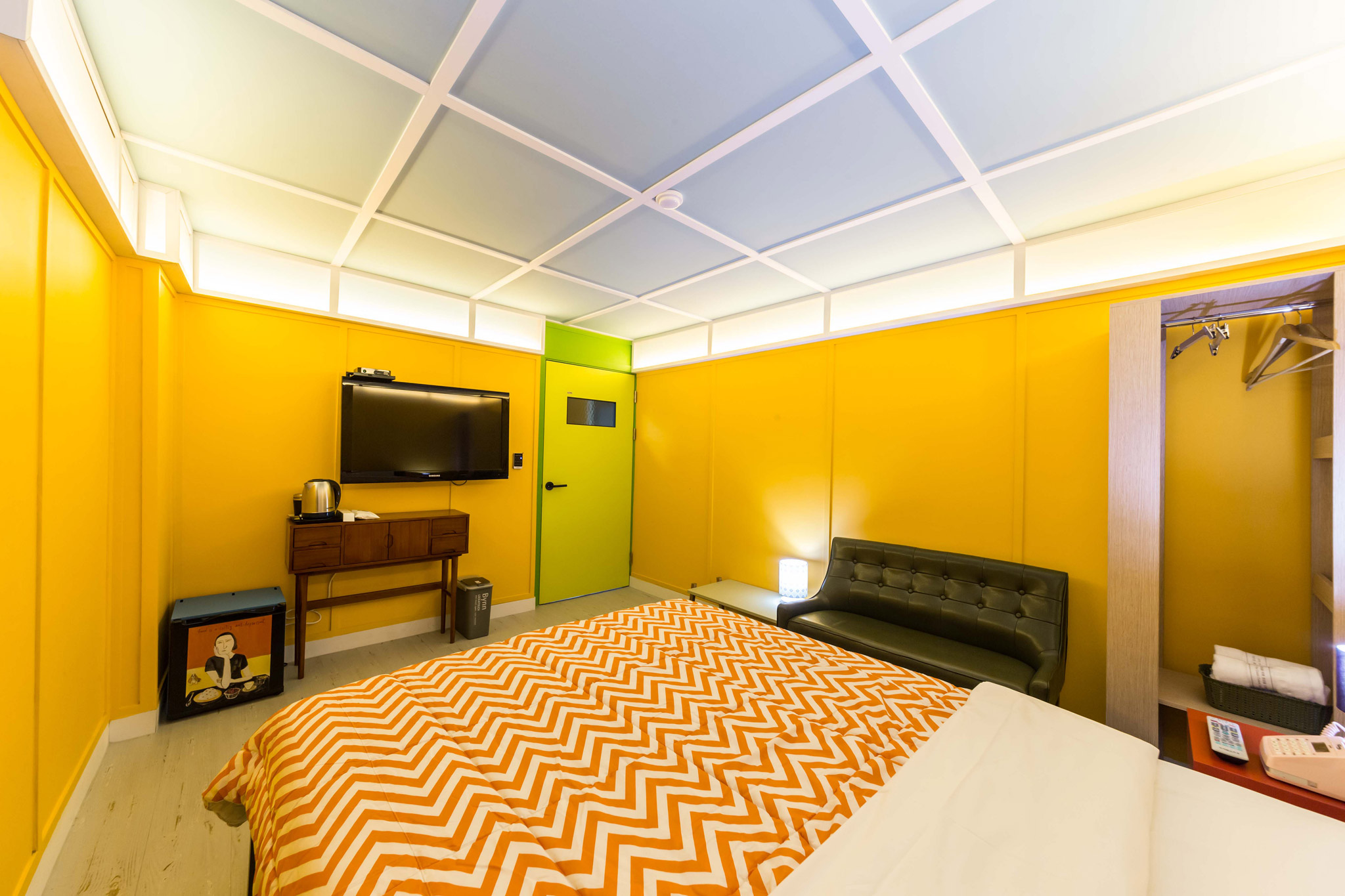 room detail thumbnail 2