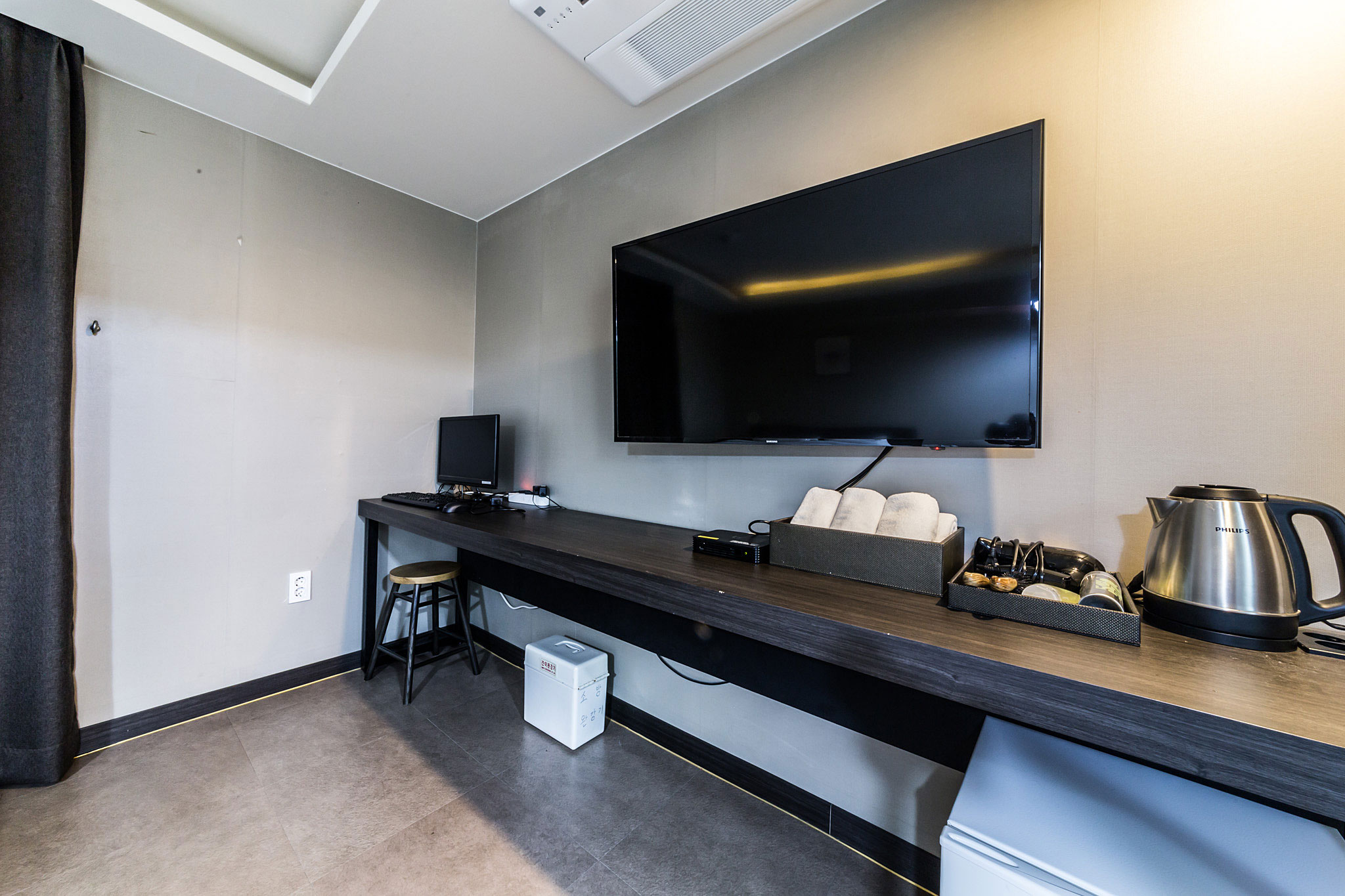 room detail thumbnail 2