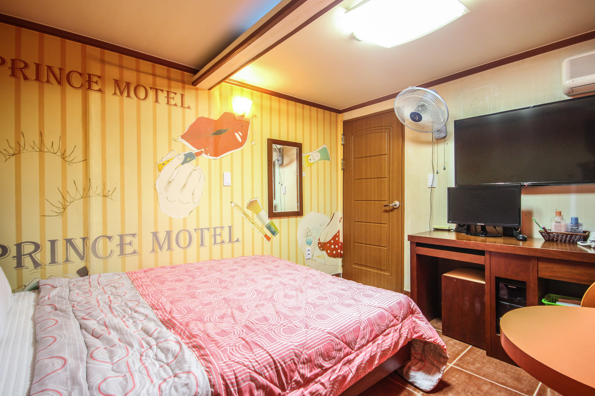 room detail thumbnail 2