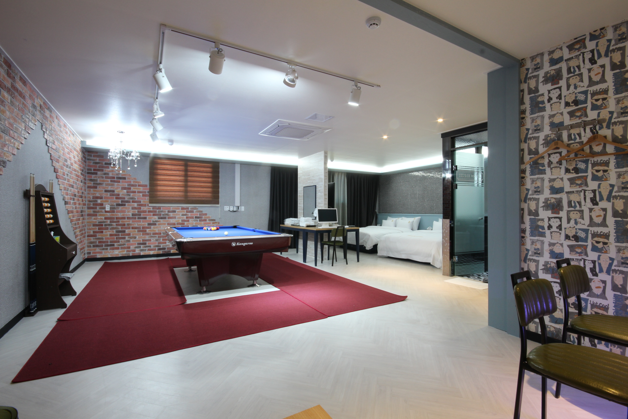 room detail thumbnail 2