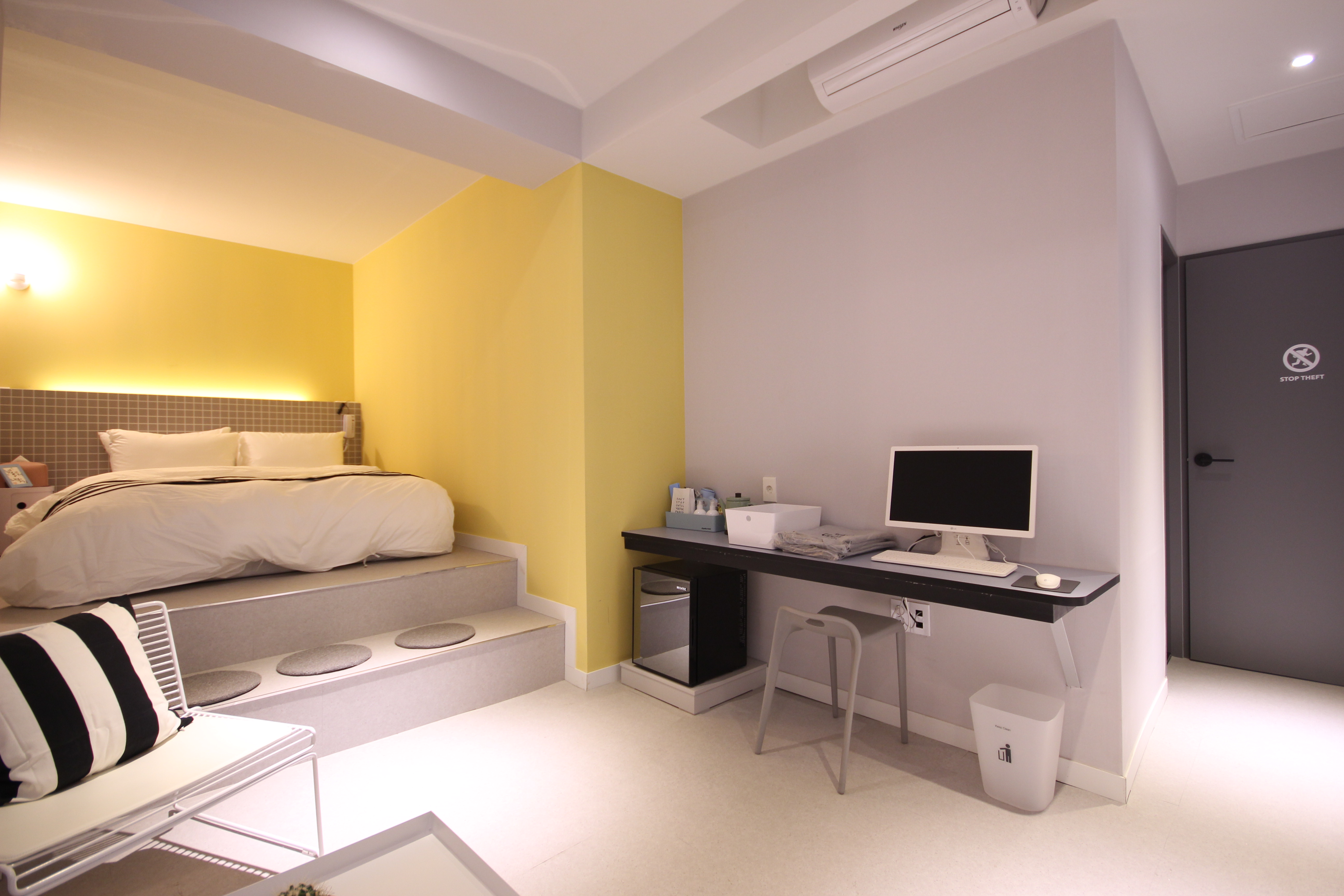 room detail thumbnail 1