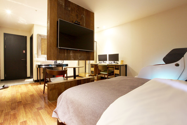 room detail thumbnail 1