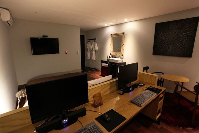 room detail thumbnail 1