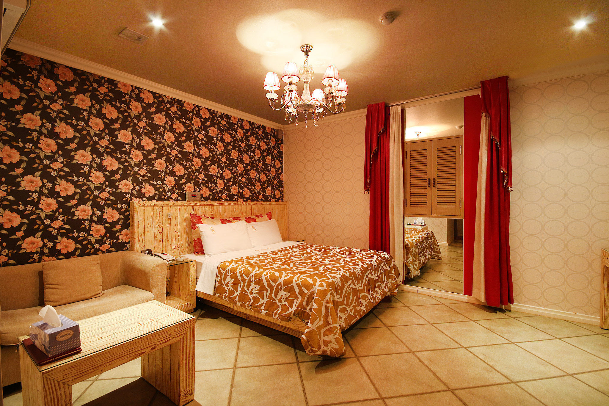 room detail thumbnail 0