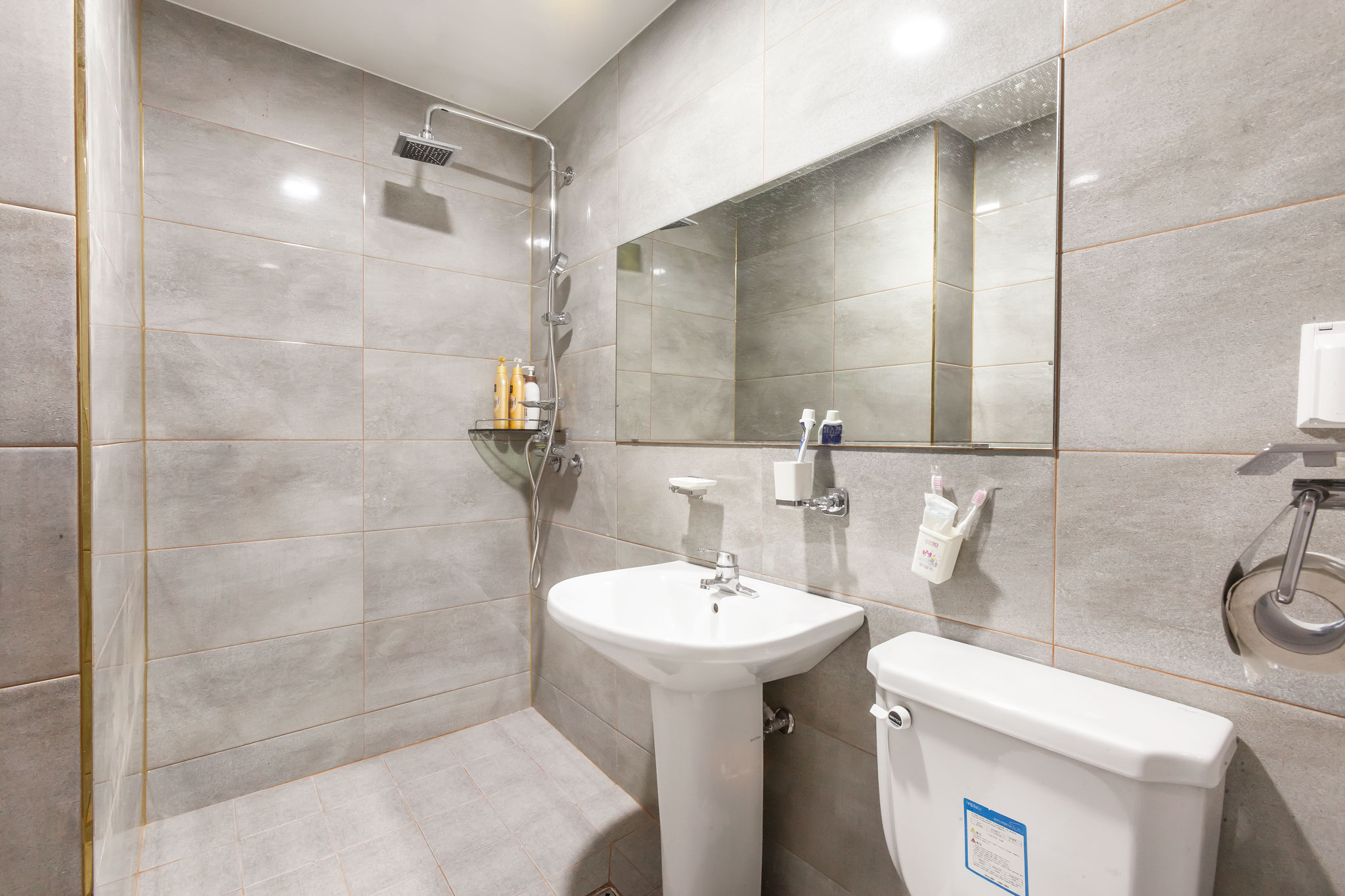 room detail thumbnail 2