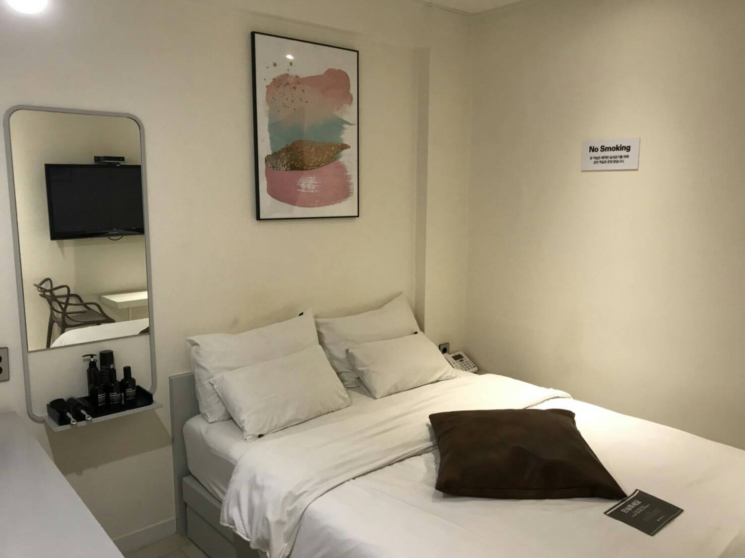 Standard No Smoking (금연객실+안심살균소독+PC 1대+라면바 이용가능+지하철 도보 5분)