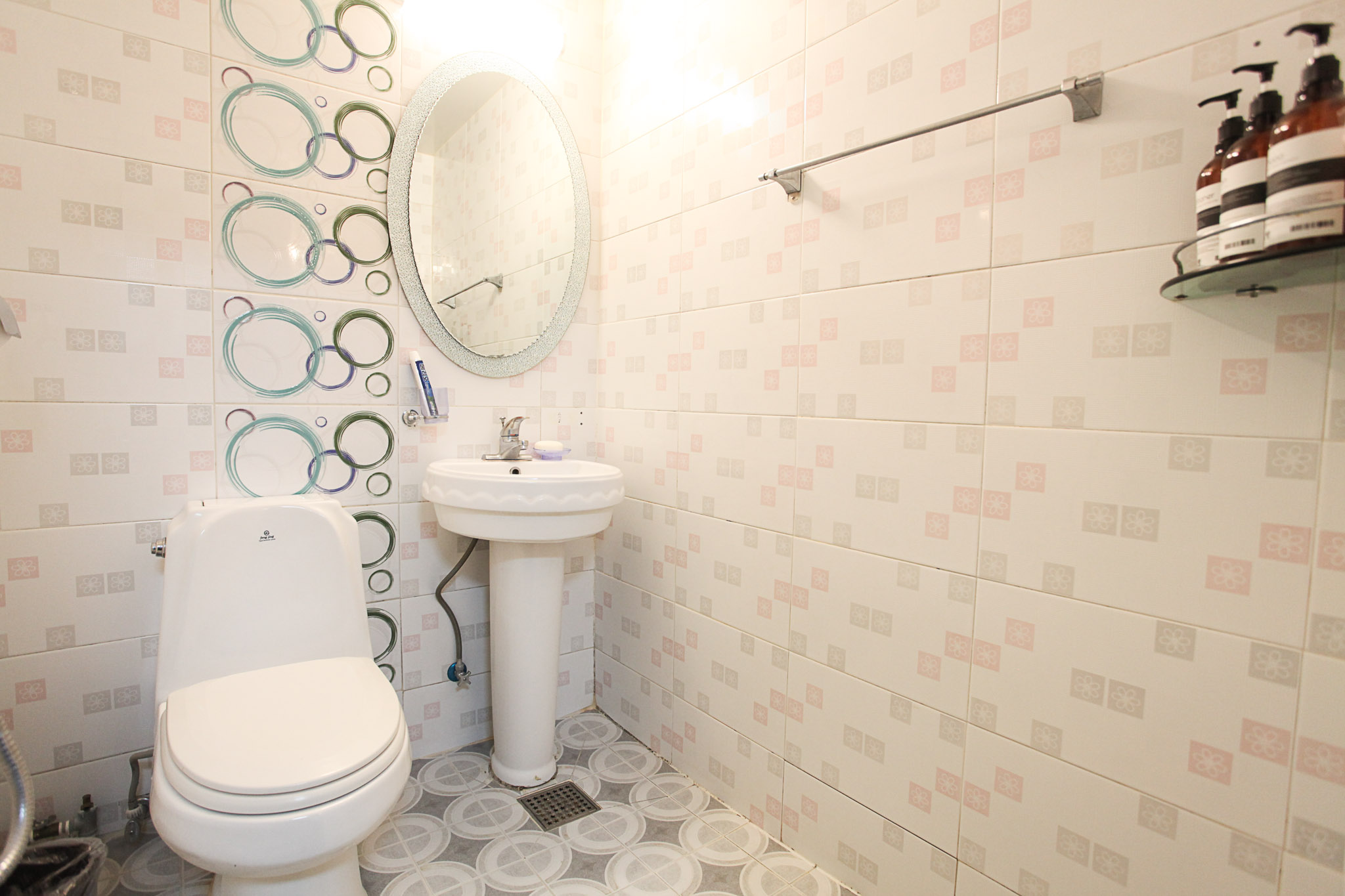 room detail thumbnail 2