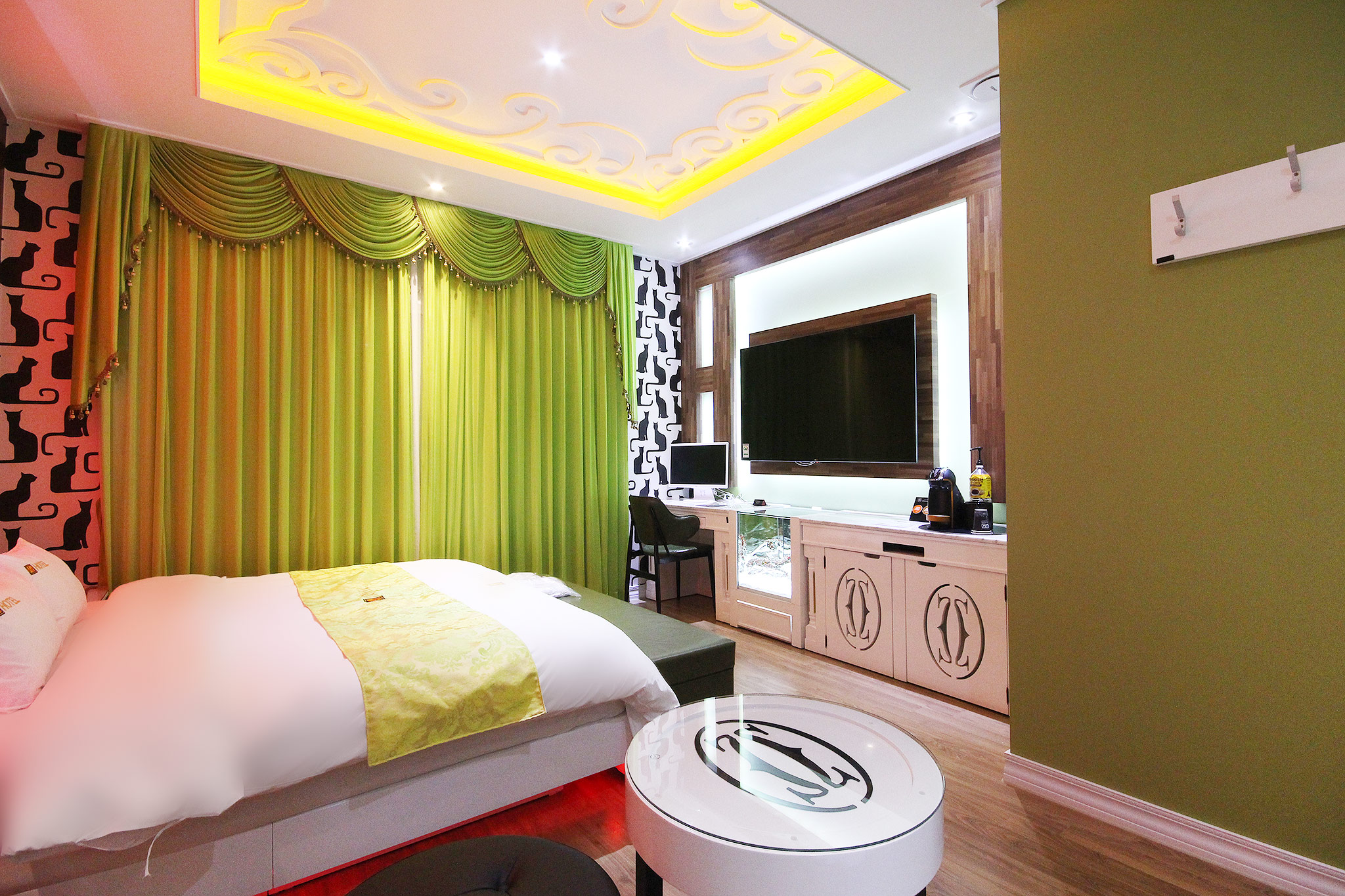 room detail thumbnail 2