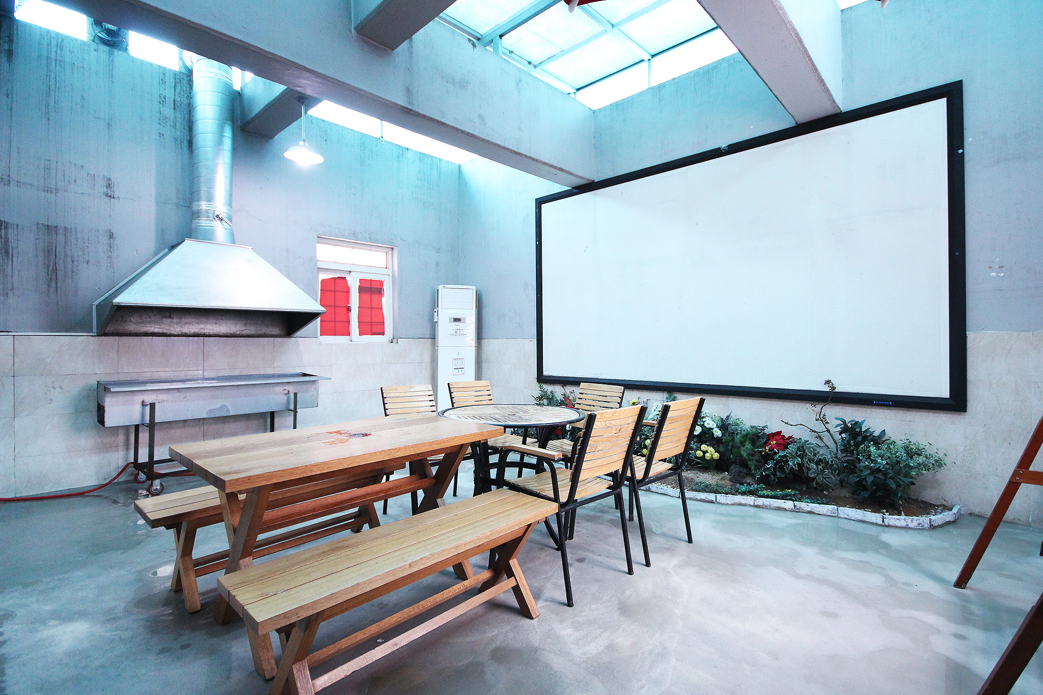 room detail thumbnail 2