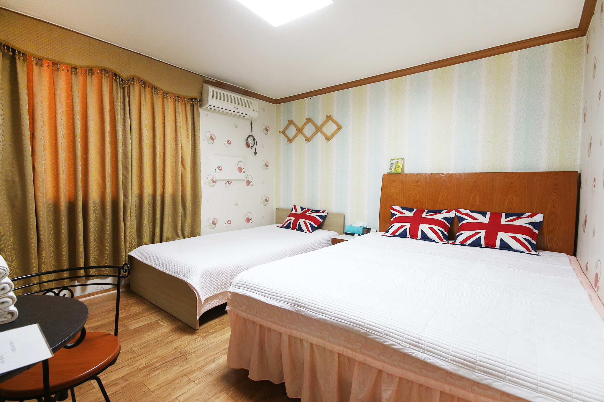 room detail thumbnail 1