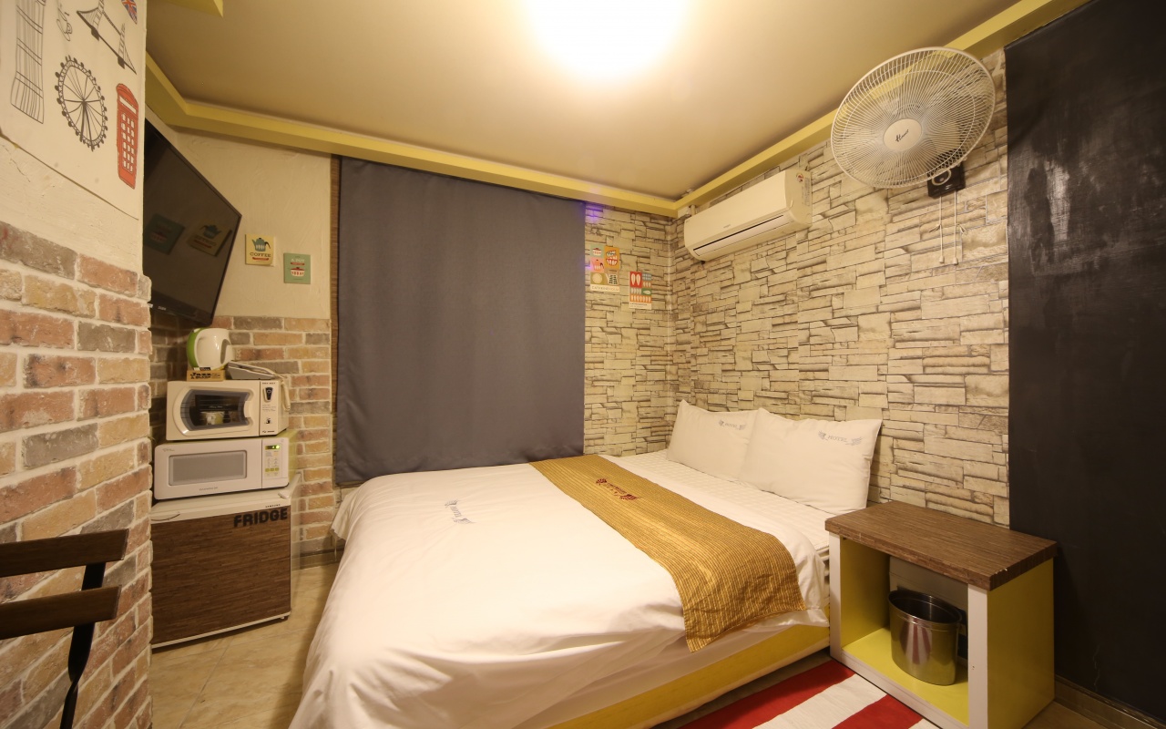 room detail thumbnail 1