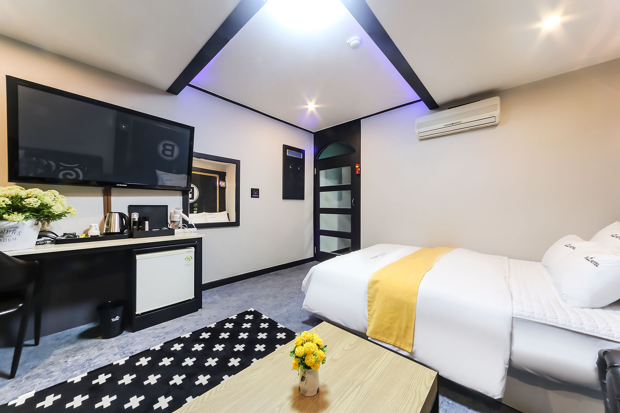 room detail thumbnail 2