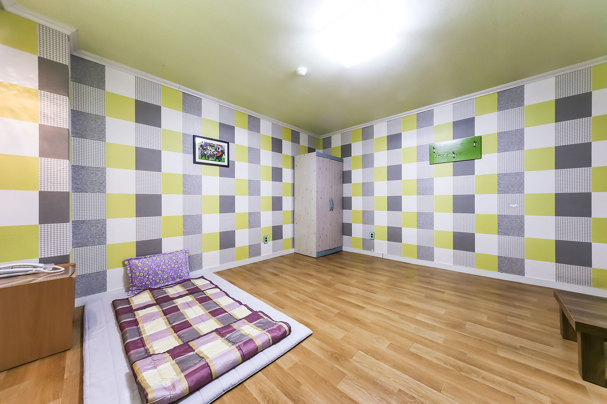 room detail thumbnail 2